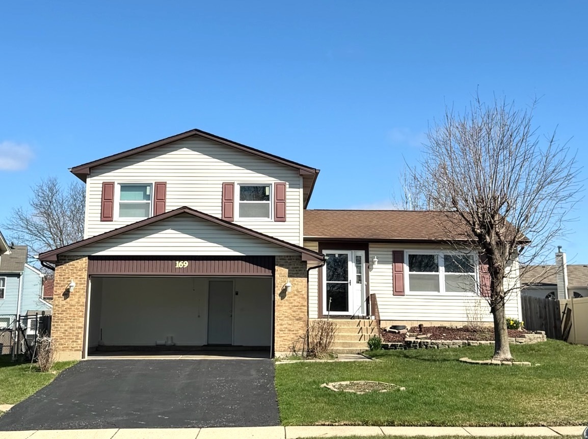 169 Pebble Creek Trail, Carol Stream, IL 60188
