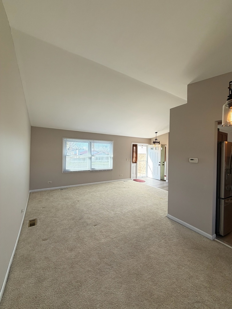 169 Pebble Creek Trail, Carol Stream, IL 60188