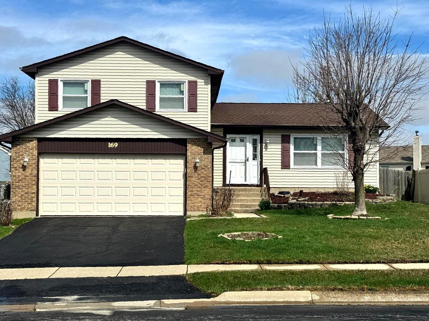 169 Pebble Creek Trail, Carol Stream, IL 60188