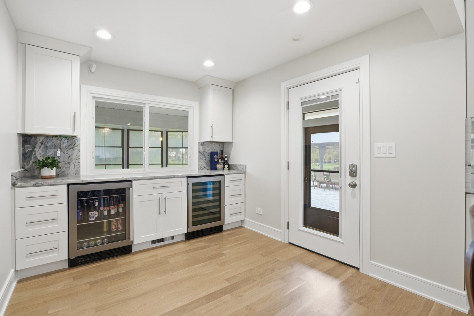 212 E Monterey Avenue, Schaumburg, IL 60193