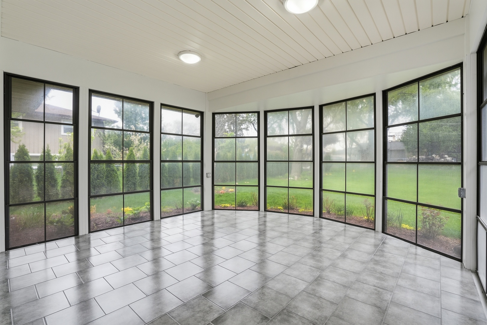 212 E Monterey Avenue, Schaumburg, IL 60193