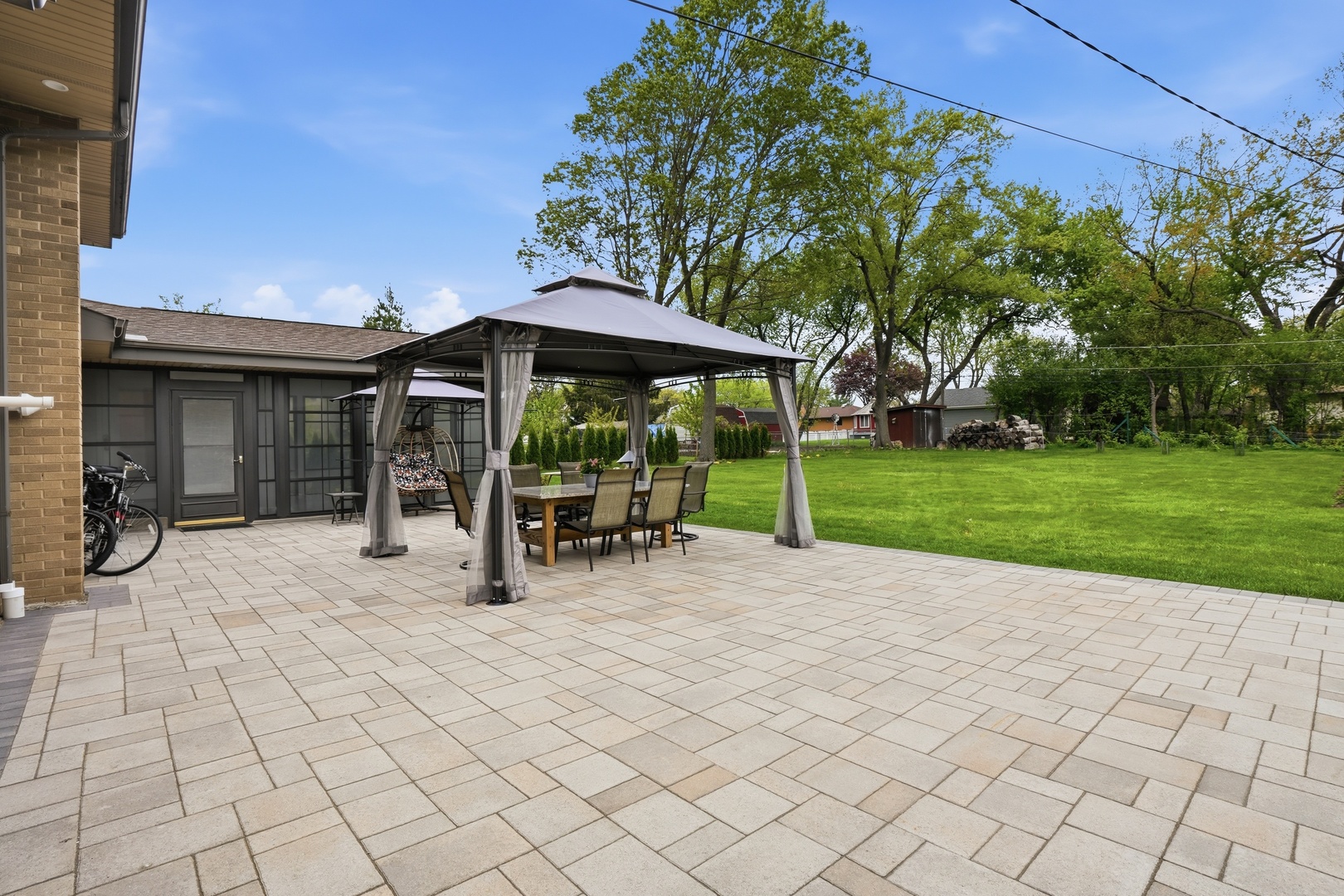 212 E Monterey Avenue, Schaumburg, IL 60193