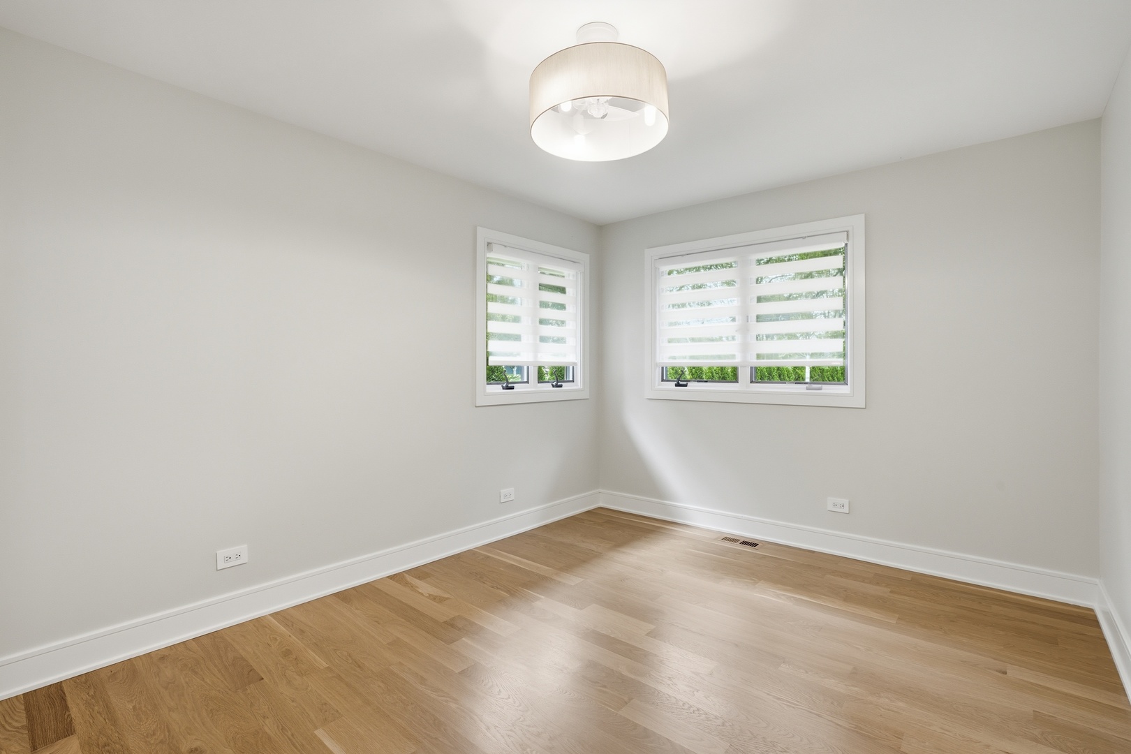 212 E Monterey Avenue, Schaumburg, IL 60193