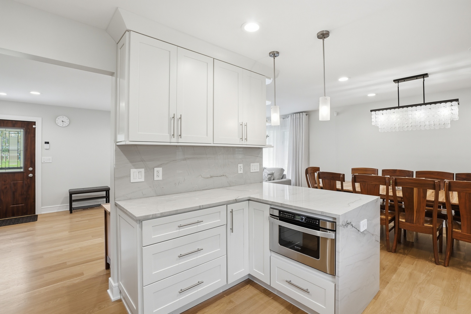 212 E Monterey Avenue, Schaumburg, IL 60193