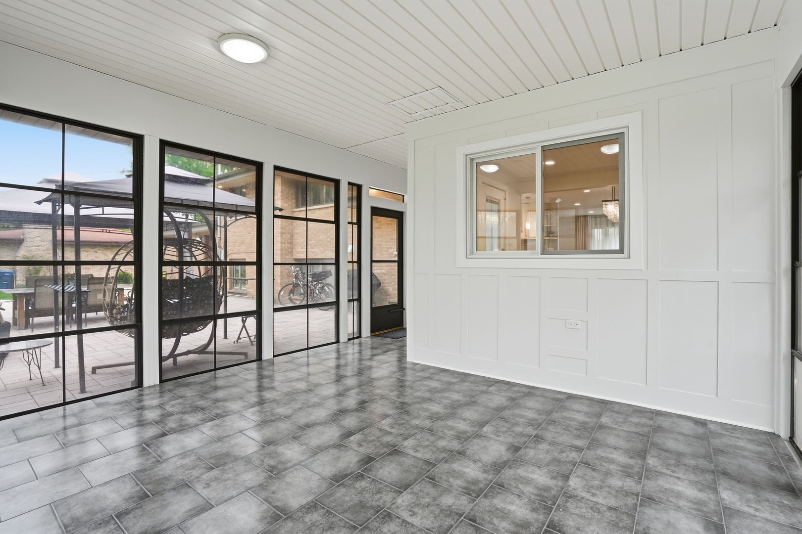 212 E Monterey Avenue, Schaumburg, IL 60193
