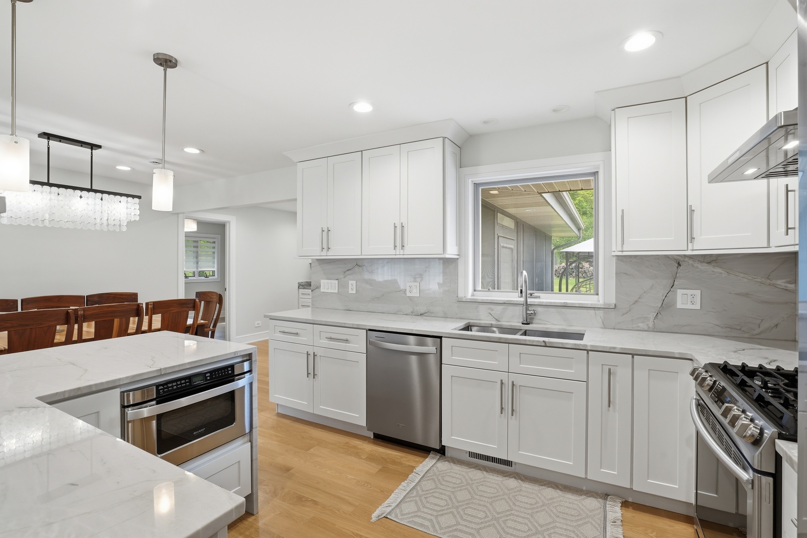 212 E Monterey Avenue, Schaumburg, IL 60193