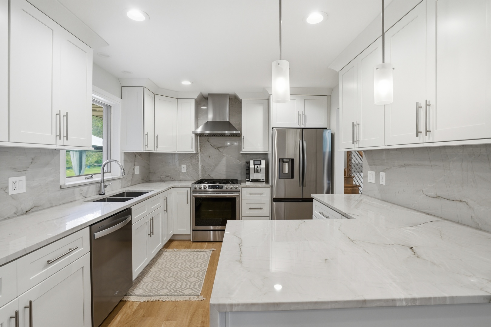 212 E Monterey Avenue, Schaumburg, IL 60193