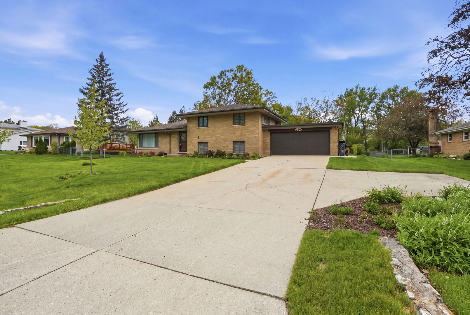 212 E Monterey Avenue, Schaumburg, IL 60193