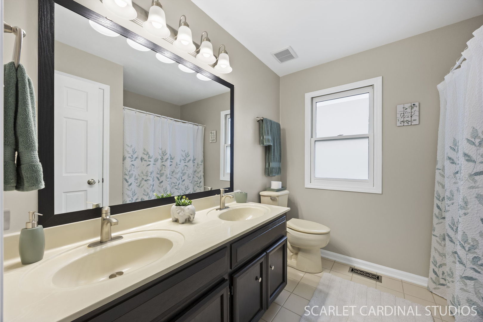 2875 Carriage Way, Aurora, IL 60504