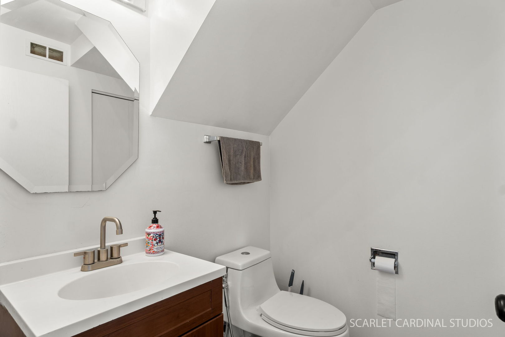 111 Hidden Creek Lane, North Aurora, IL 60542