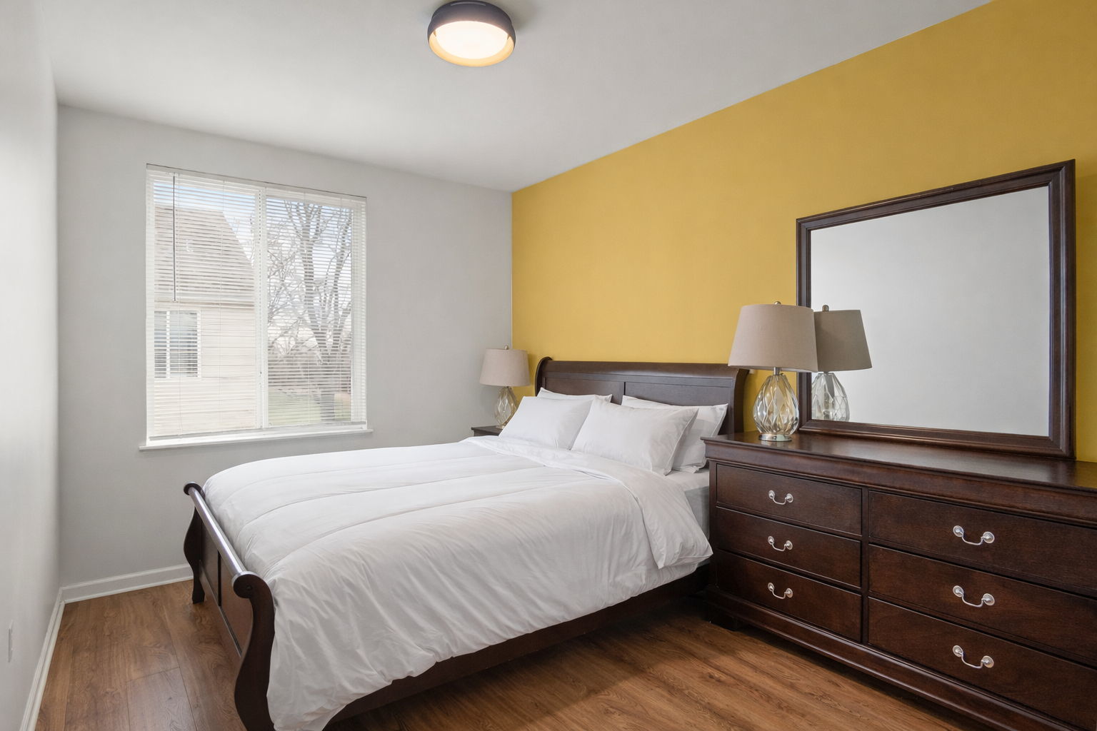 111 Hidden Creek Lane, North Aurora, IL 60542