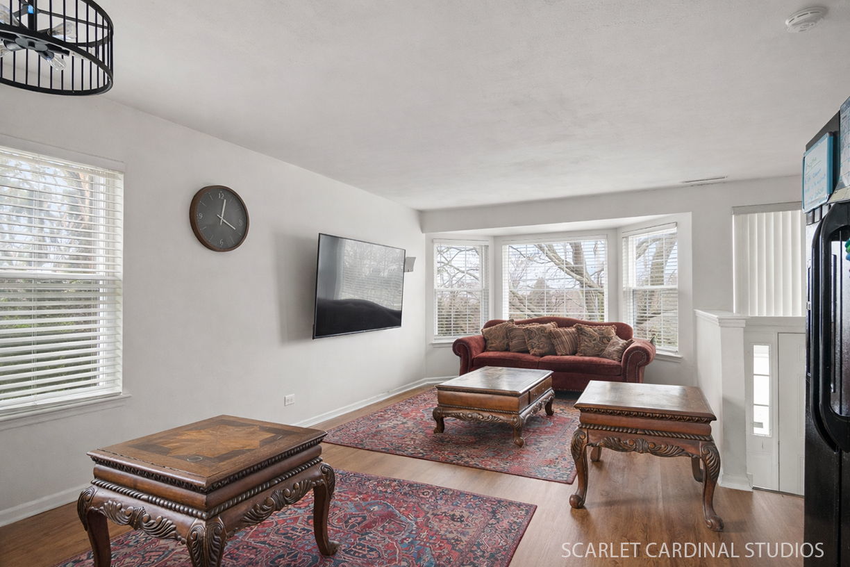 111 Hidden Creek Lane, North Aurora, IL 60542