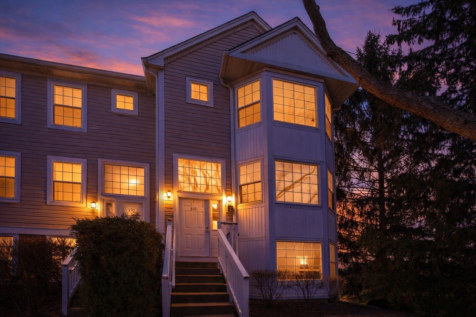 111 Hidden Creek Lane, North Aurora, IL 60542