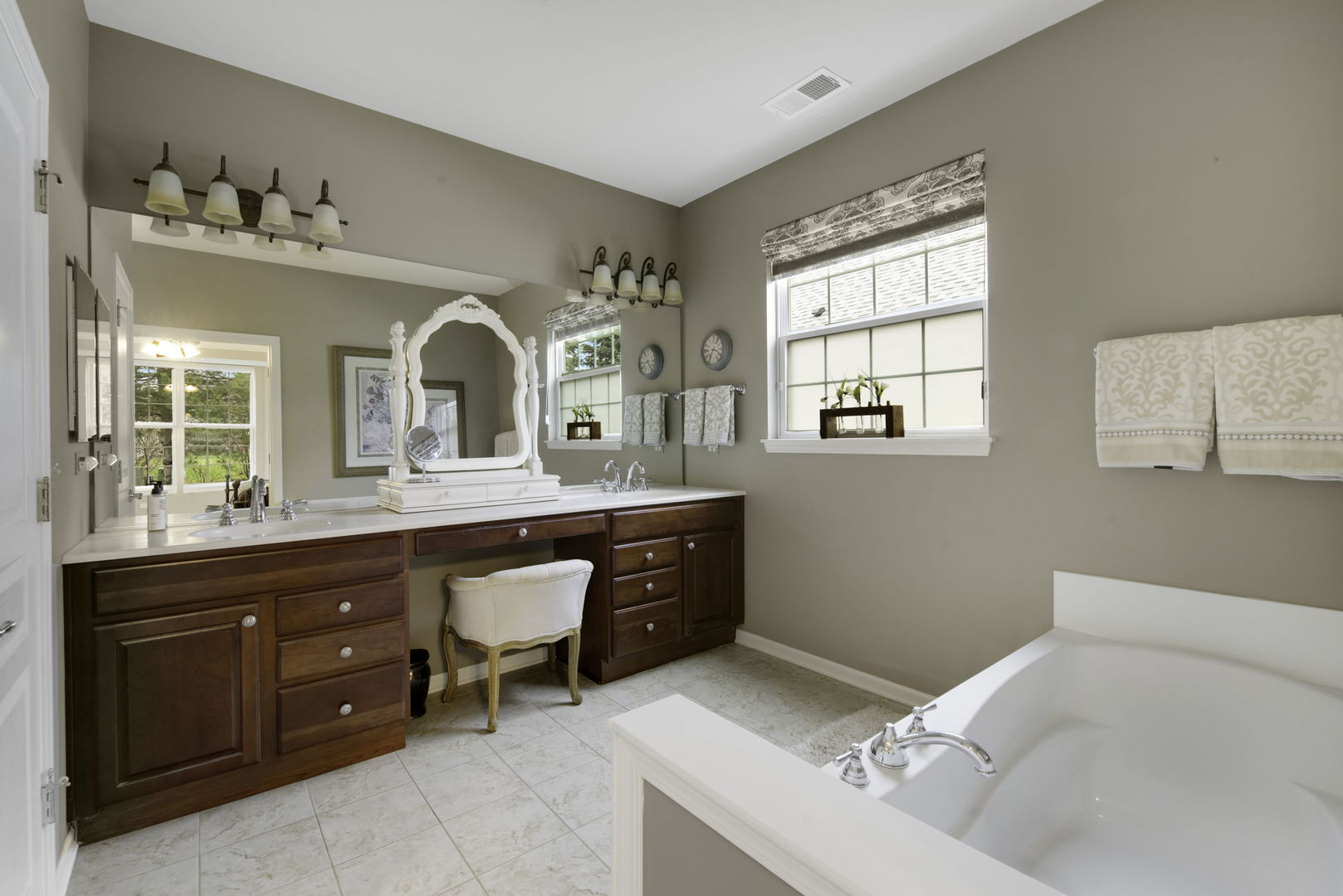 585 Tuscan View Drive, Elgin, IL 60124