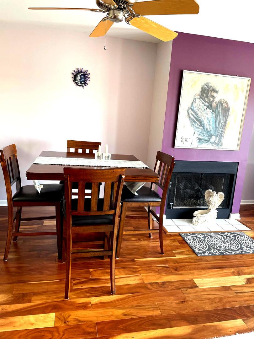 362 Kelburn Road #324, Deerfield, IL 60015