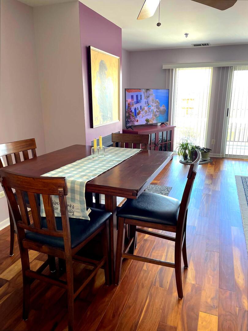 362 Kelburn Road #324, Deerfield, IL 60015