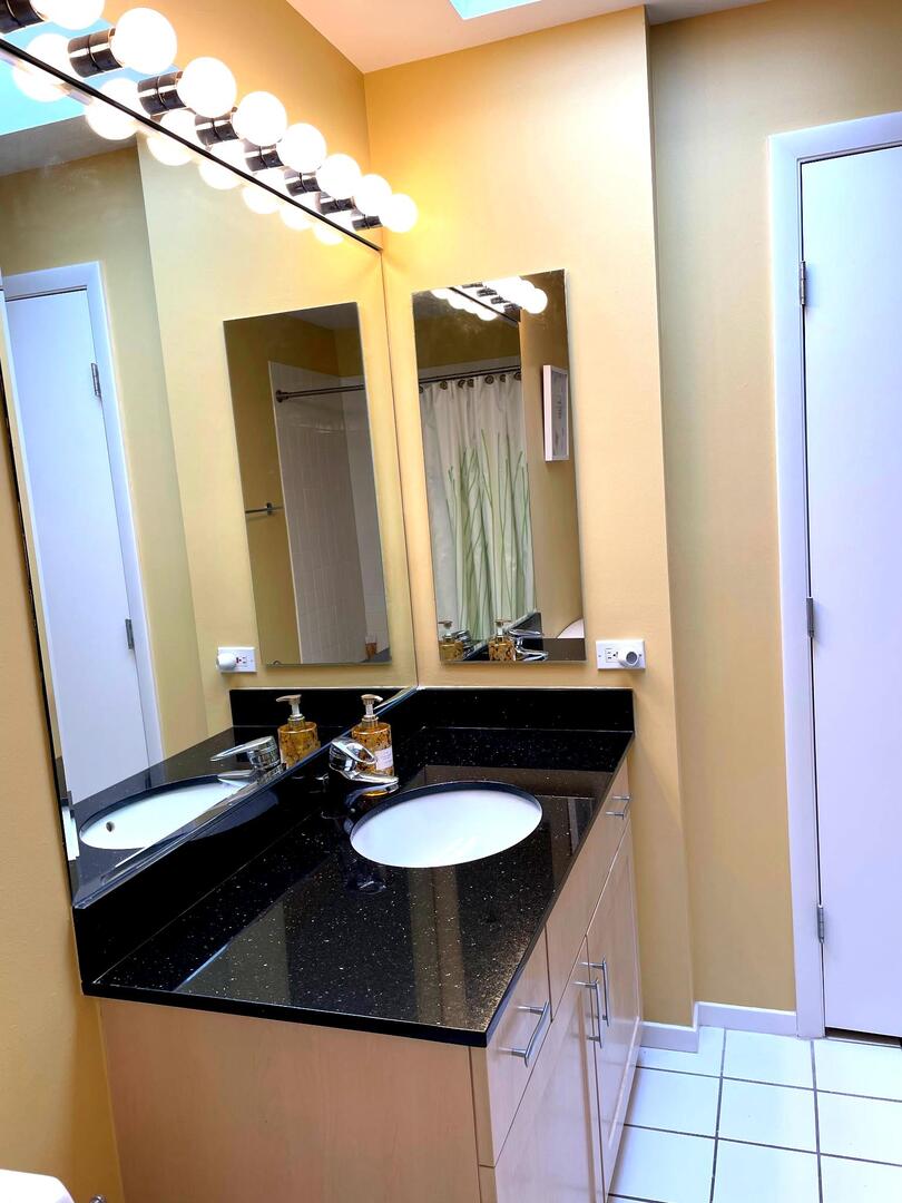 362 Kelburn Road #324, Deerfield, IL 60015