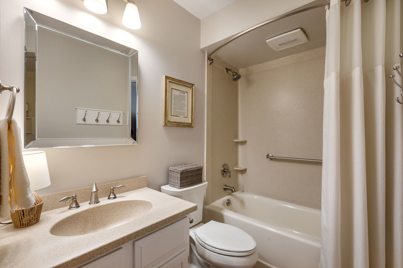 933 Wheaton Oaks Drive, Wheaton, IL 60187