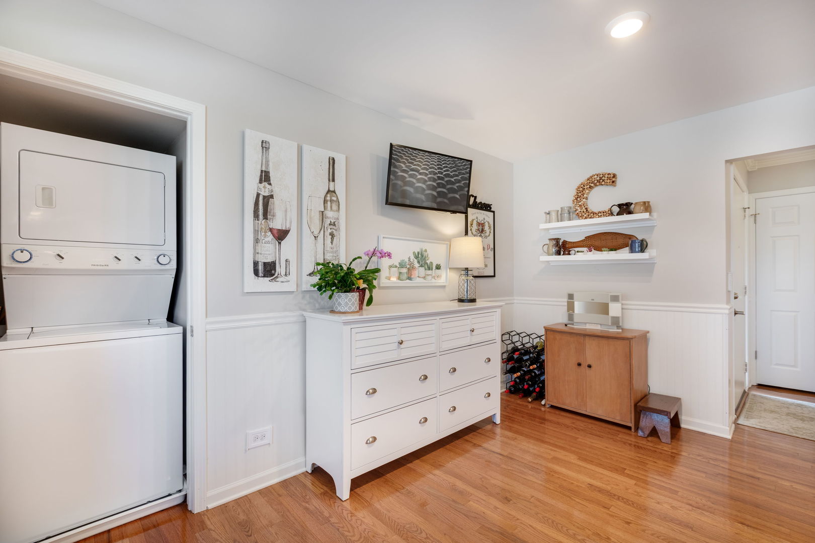 933 Wheaton Oaks Drive, Wheaton, IL 60187