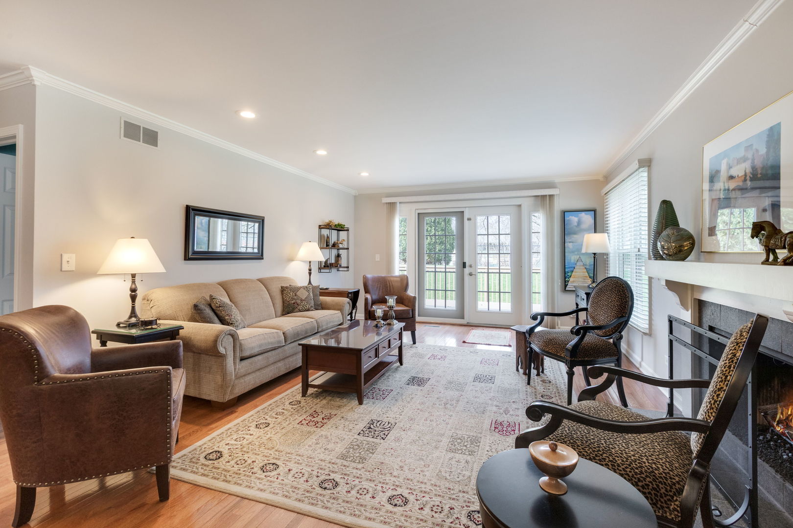 933 Wheaton Oaks Drive, Wheaton, IL 60187