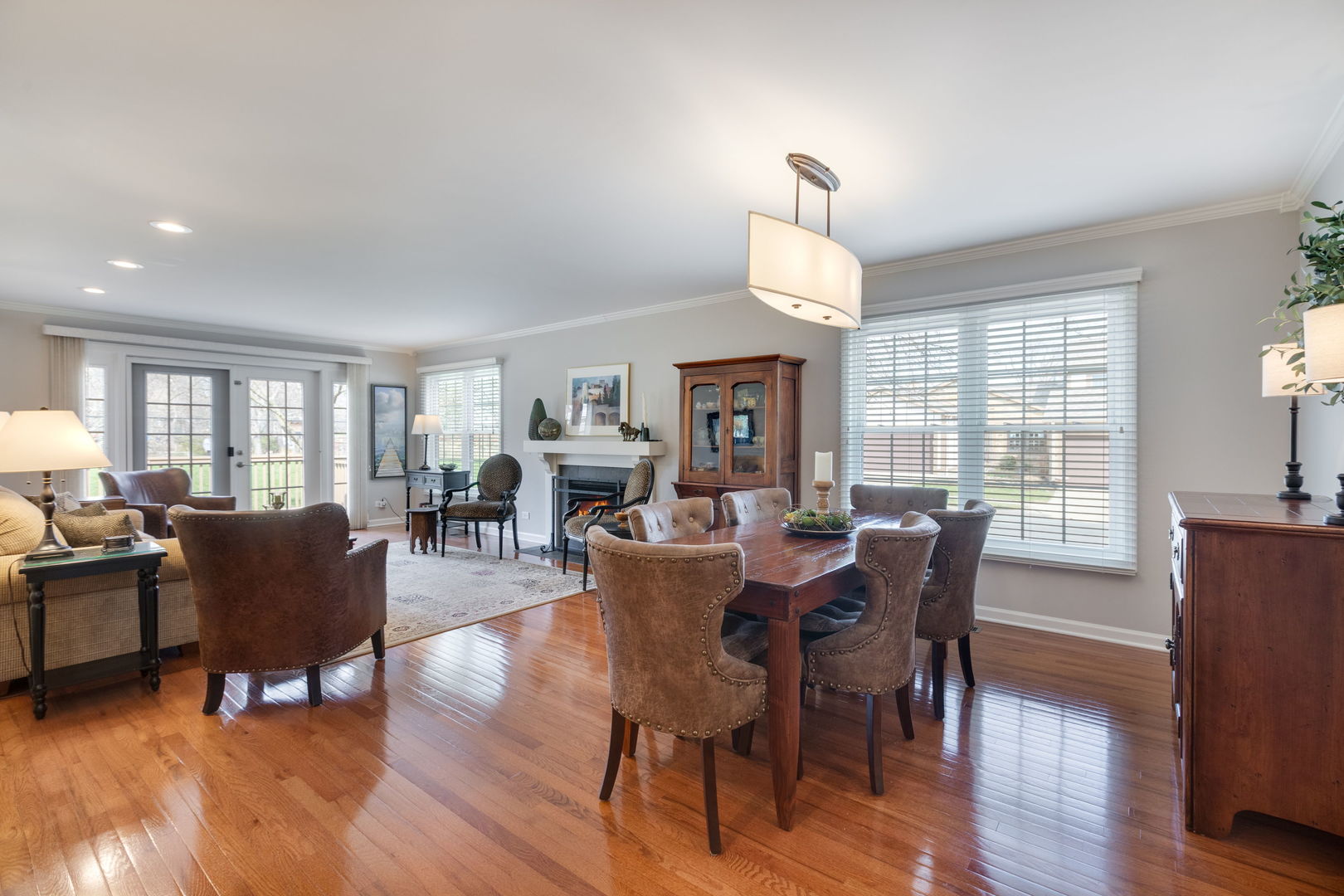 933 Wheaton Oaks Drive, Wheaton, IL 60187