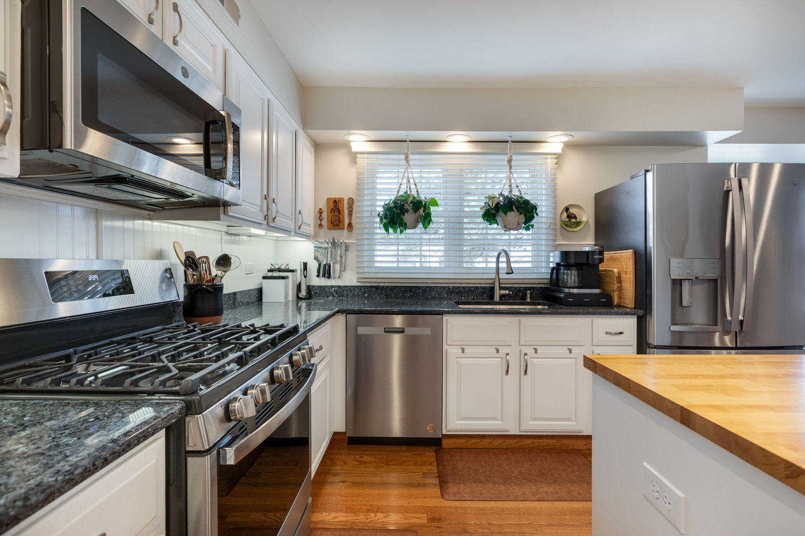 933 Wheaton Oaks Drive, Wheaton, IL 60187