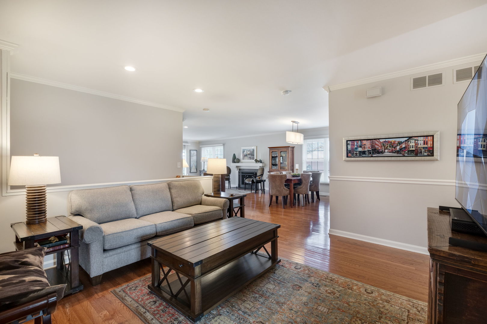 933 Wheaton Oaks Drive, Wheaton, IL 60187