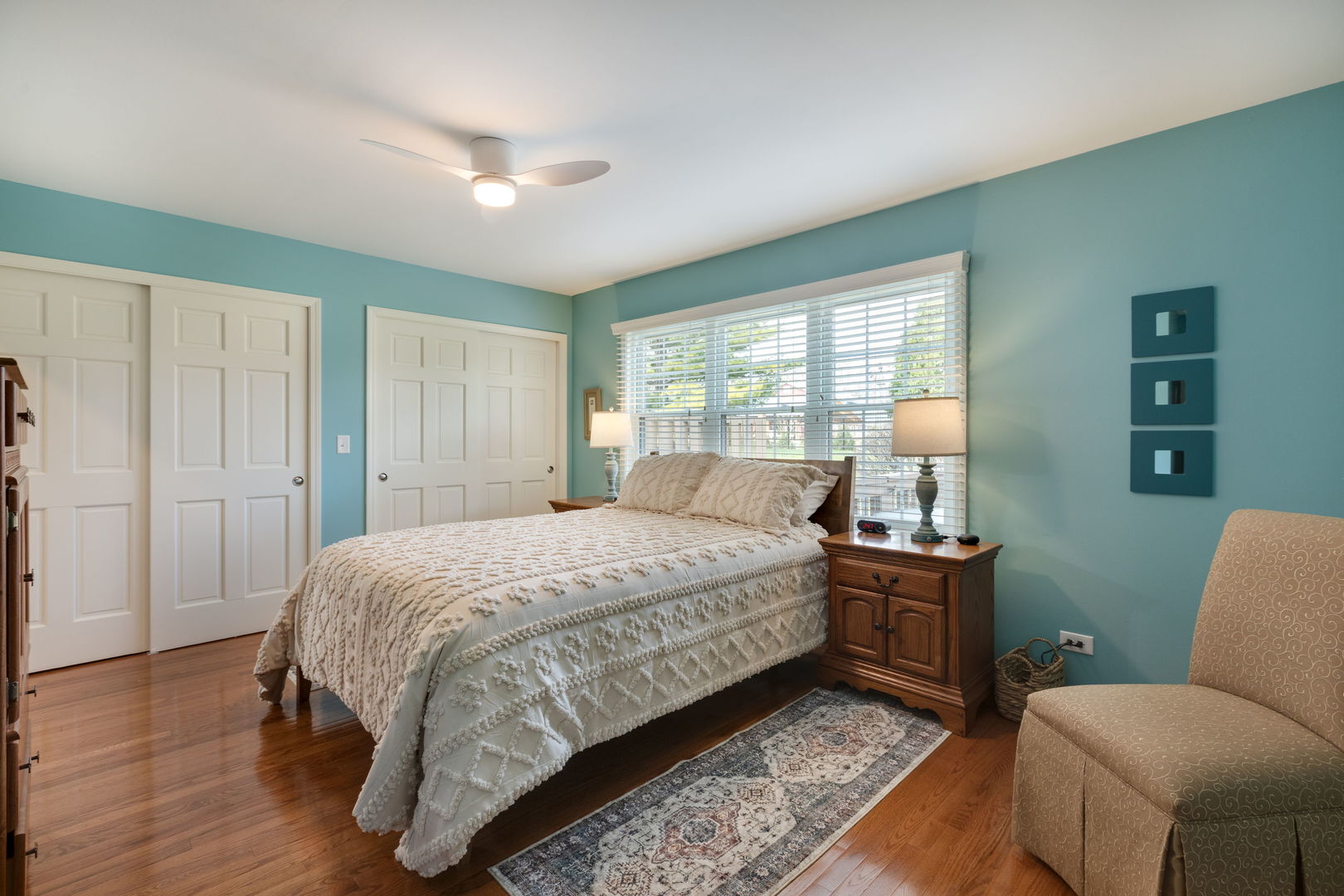 933 Wheaton Oaks Drive, Wheaton, IL 60187