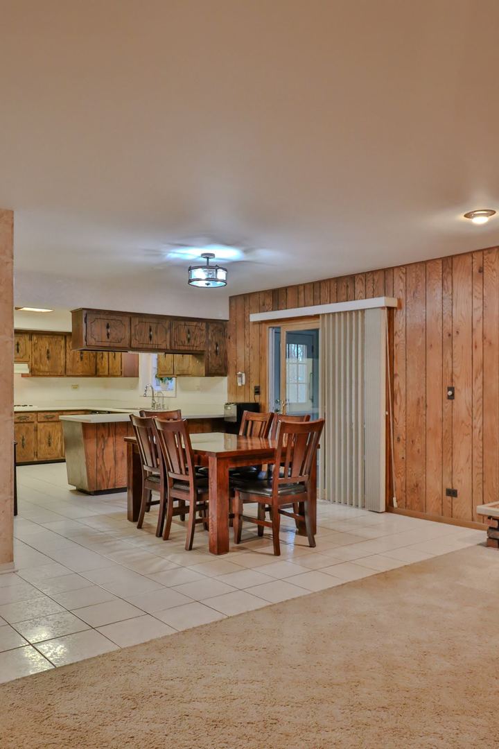 7N240 West End Road, Roselle, IL 60172