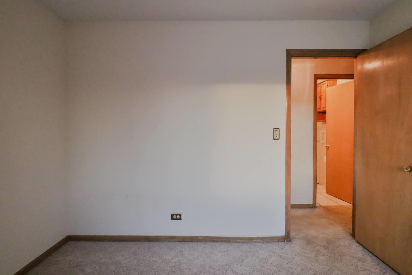 7N240 West End Road, Roselle, IL 60172