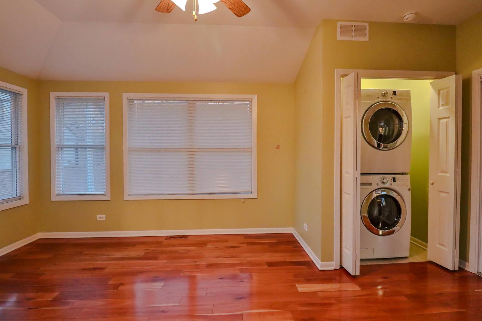 7N240 West End Road, Roselle, IL 60172