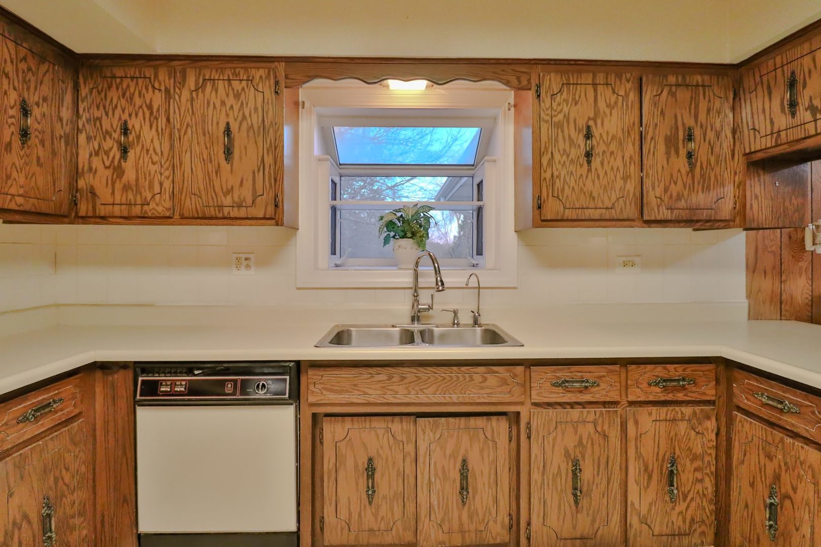 7N240 West End Road, Roselle, IL 60172