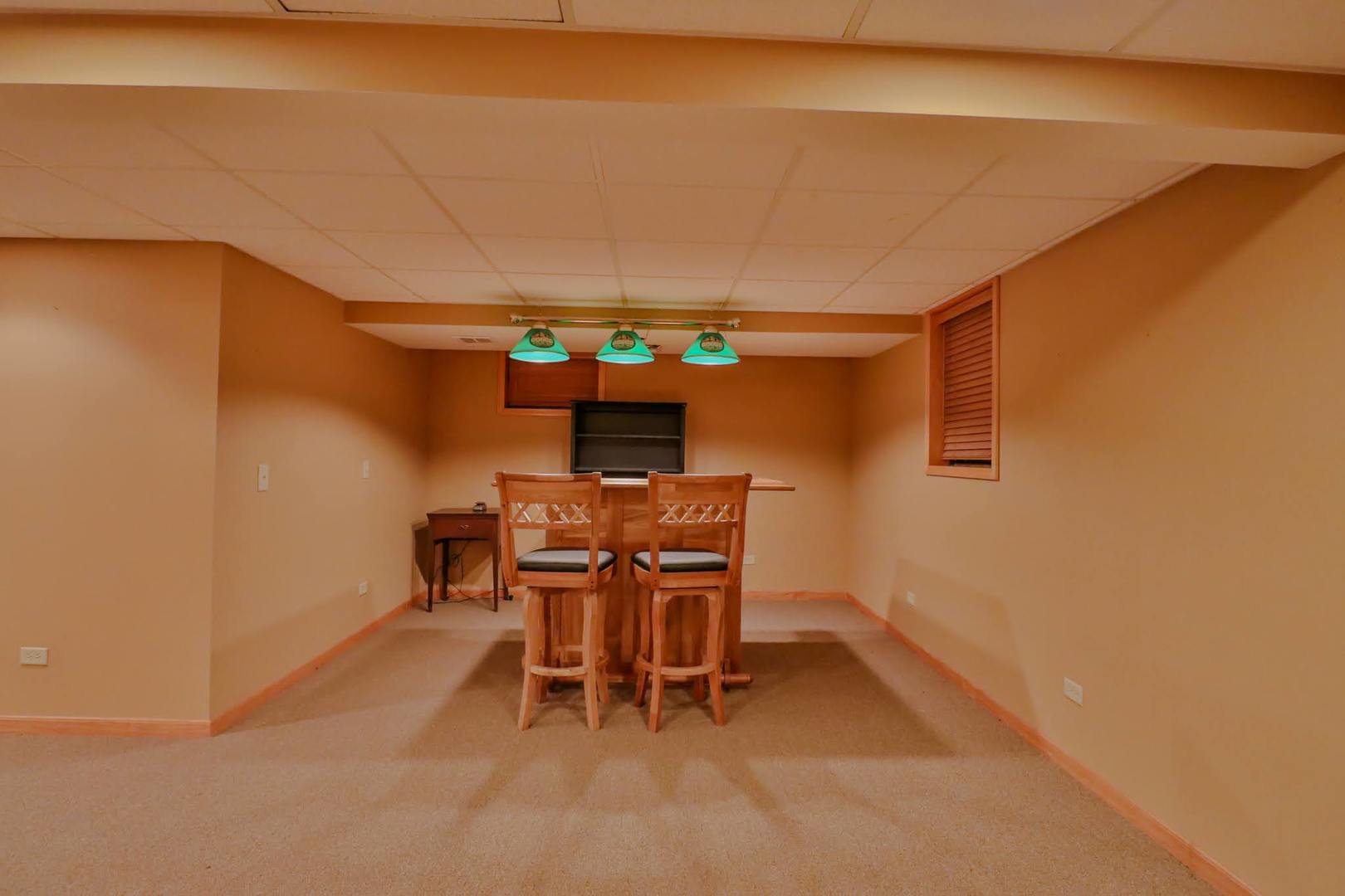 7N240 West End Road, Roselle, IL 60172