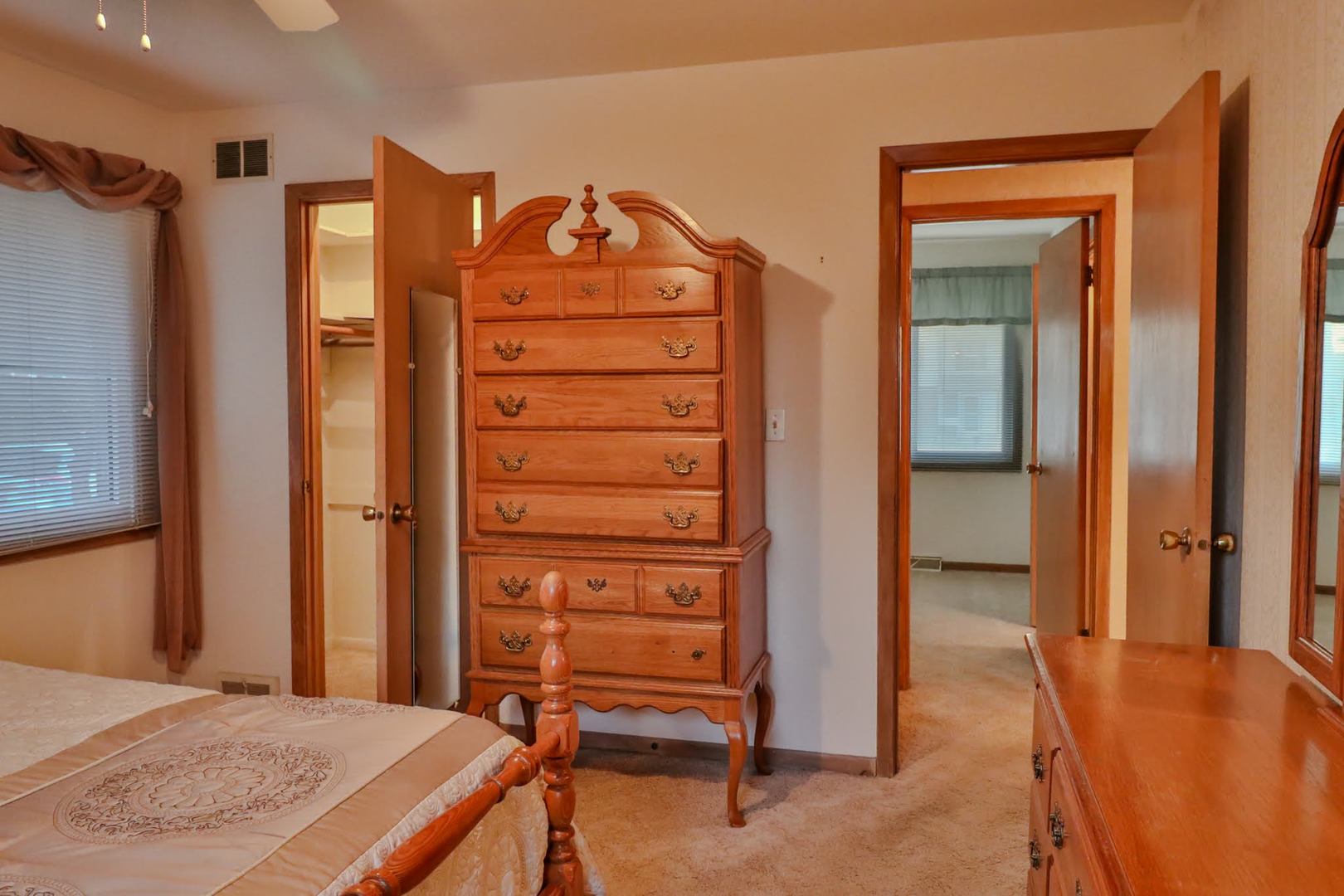 7N240 West End Road, Roselle, IL 60172