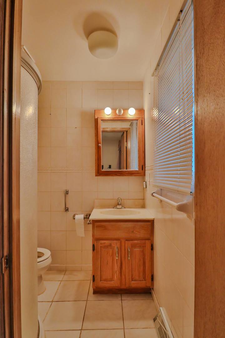 7N240 West End Road, Roselle, IL 60172