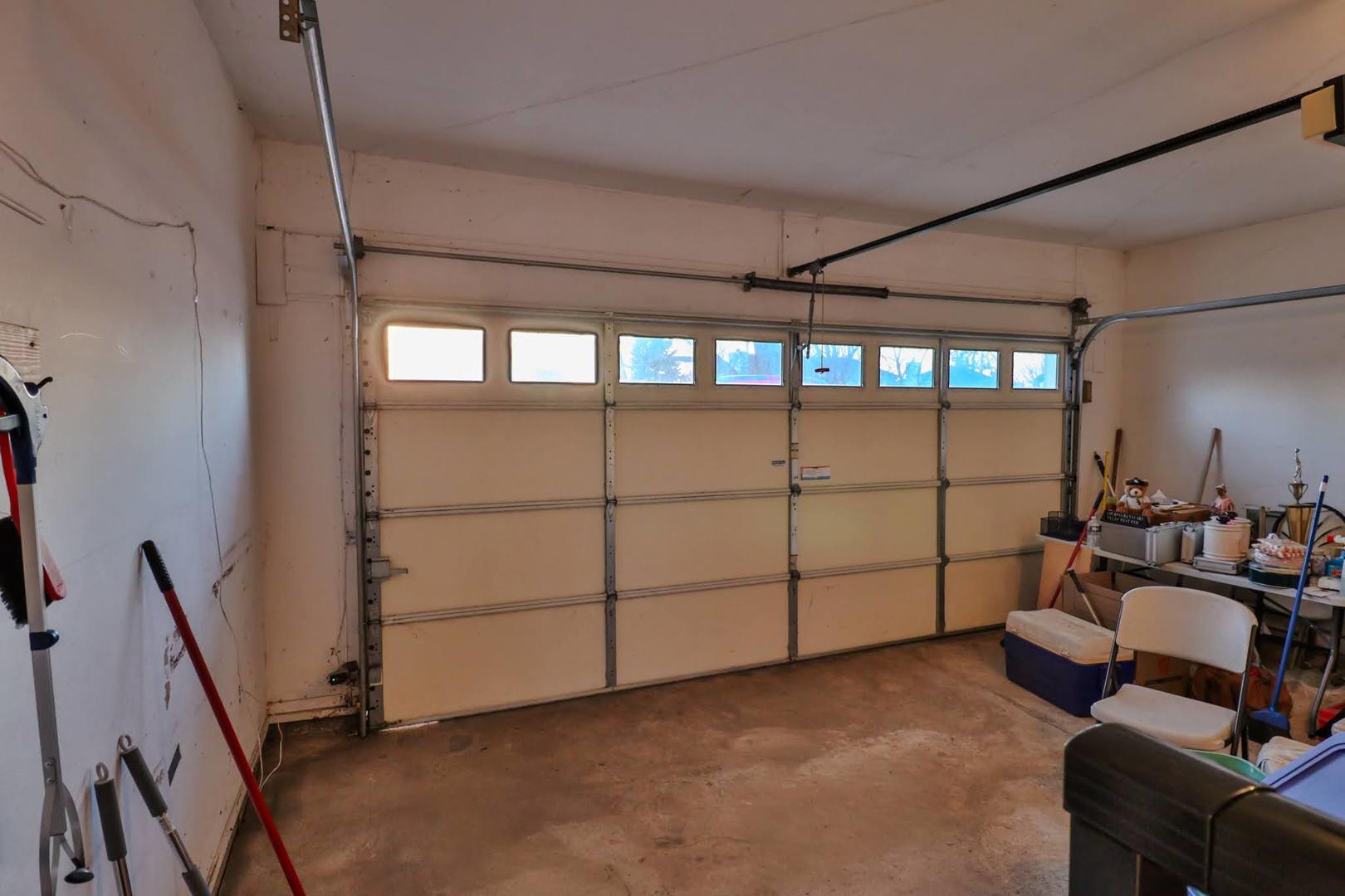 7N240 West End Road, Roselle, IL 60172