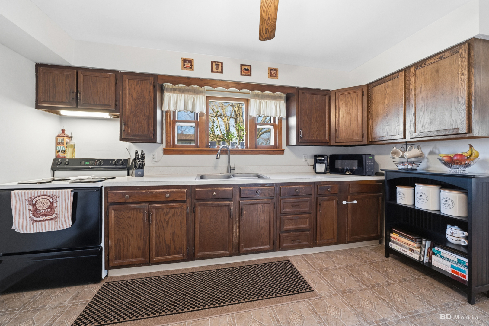 10500 S 80th Court, Palos Hills, IL 60465