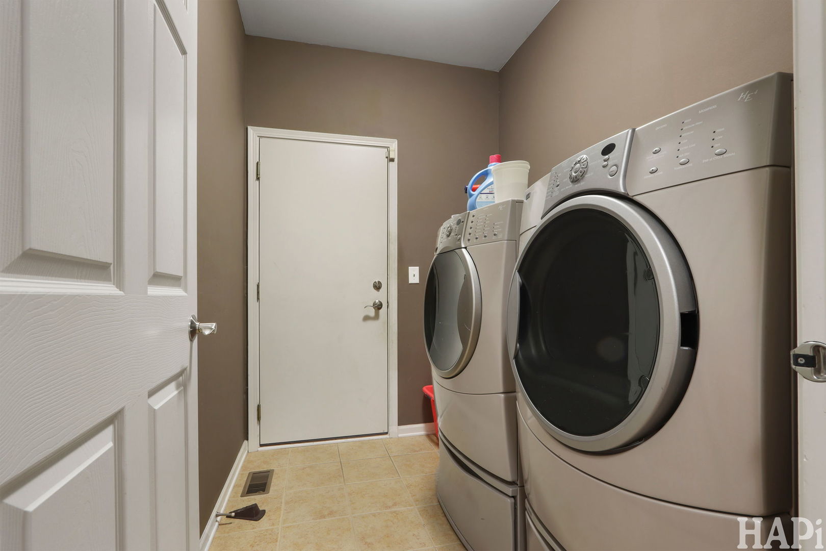 9490 Diana Lane, Huntley, IL 60142