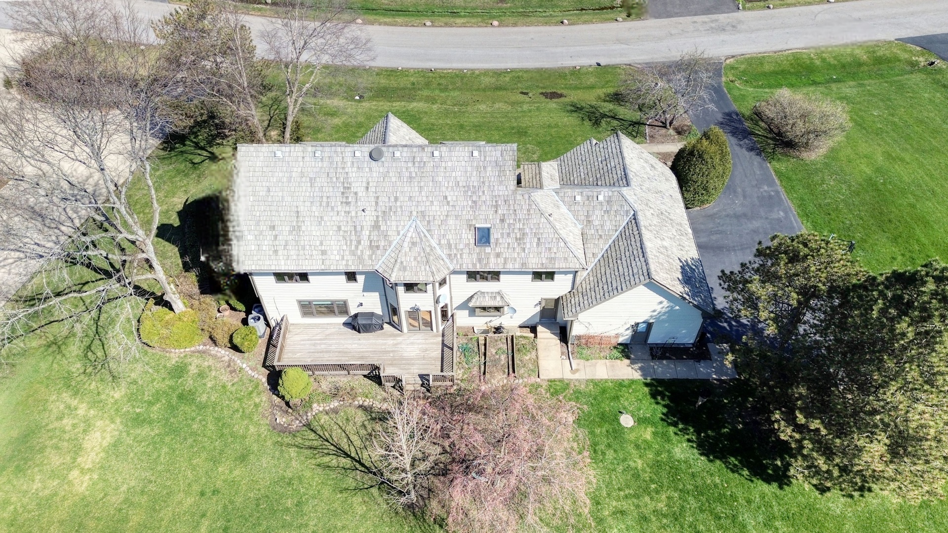 5681 River Park Drive, Libertyville, IL 60048