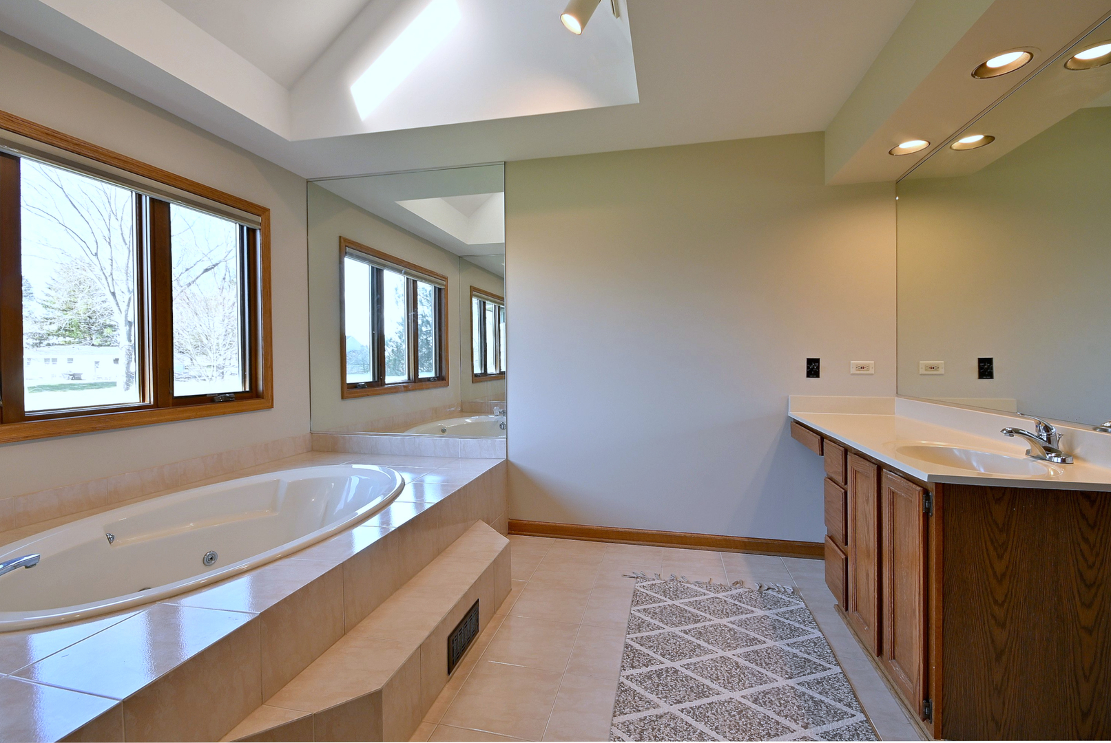 5681 River Park Drive, Libertyville, IL 60048