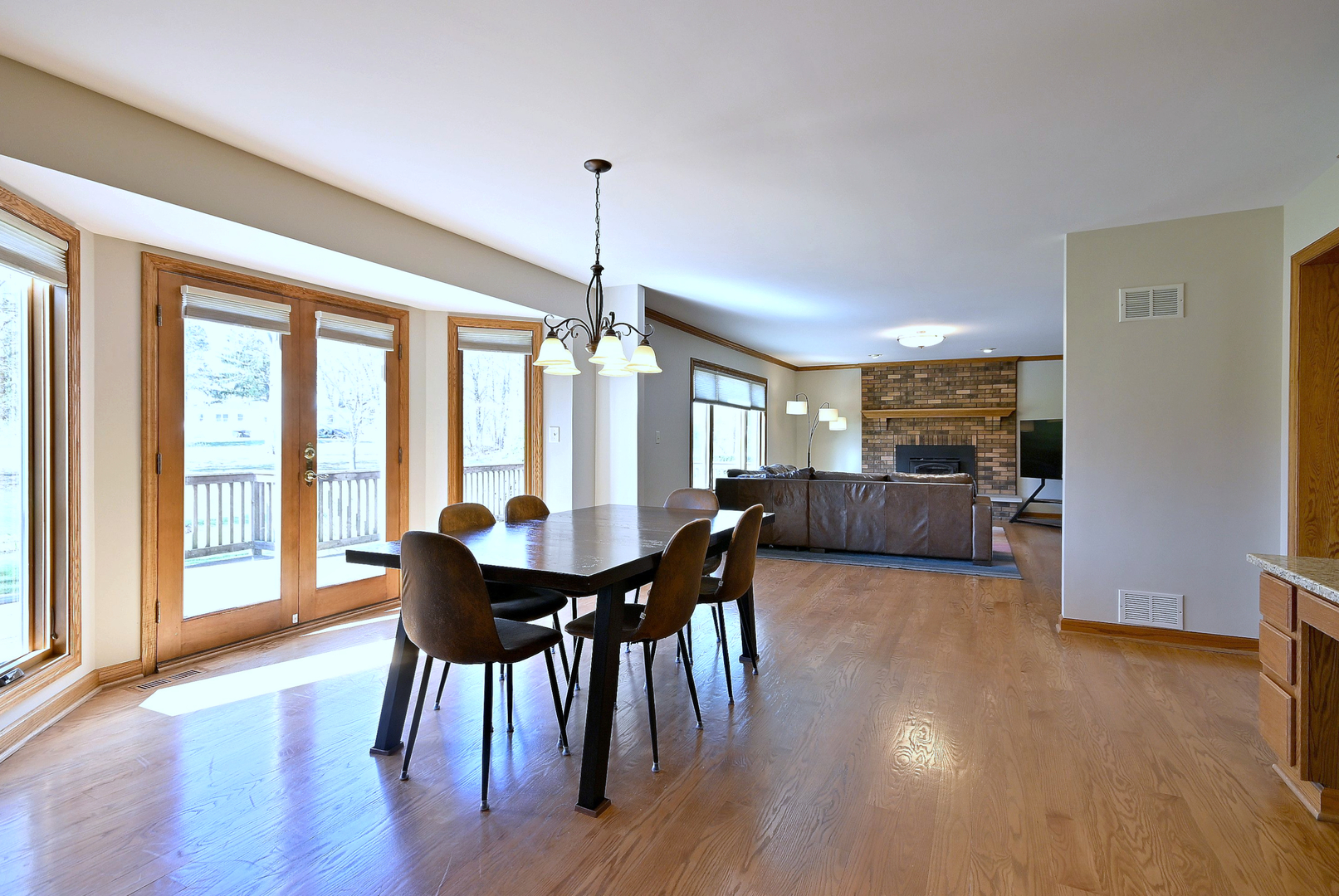 5681 River Park Drive, Libertyville, IL 60048