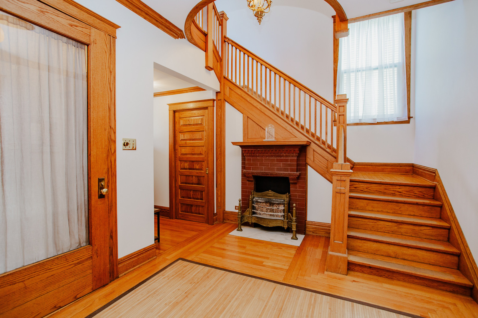 108 Wesley Avenue, Oak Park, IL 60302