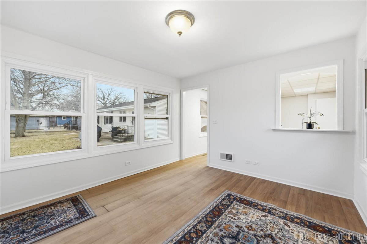 208 W State Street, North Aurora, IL 60542