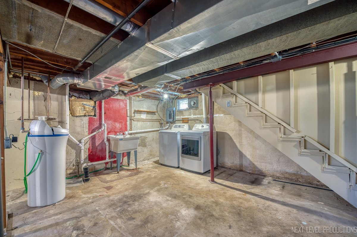 208 W State Street, North Aurora, IL 60542