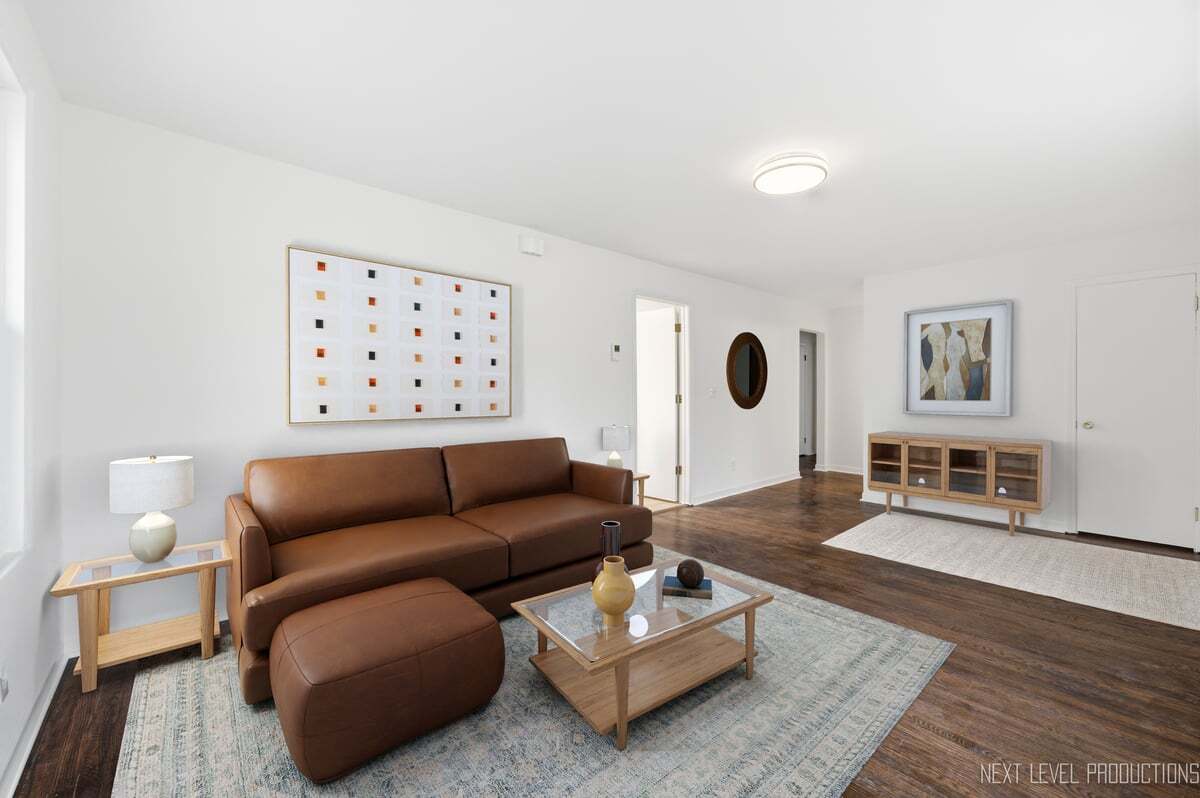 208 W State Street, North Aurora, IL 60542