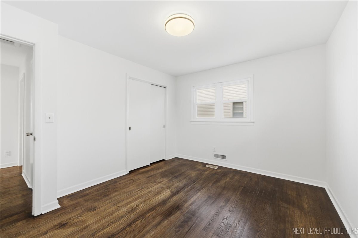 208 W State Street, North Aurora, IL 60542