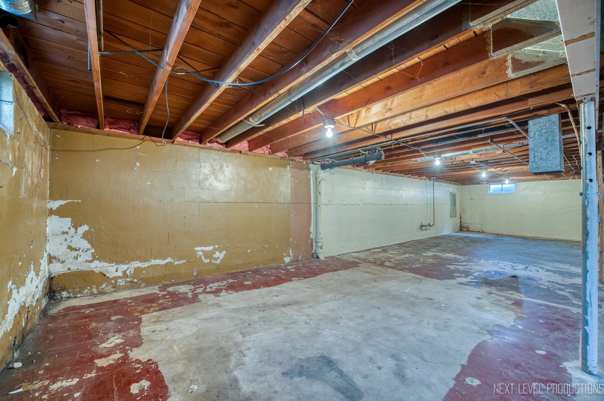208 W State Street, North Aurora, IL 60542