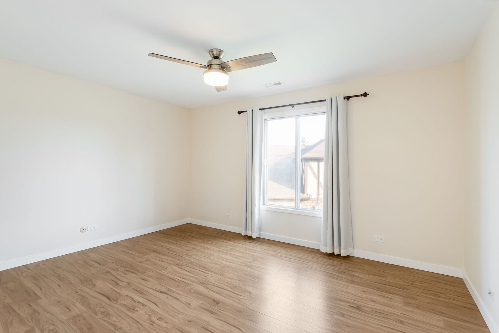 1756 Plymouth Court #B, Wheaton, IL 60189