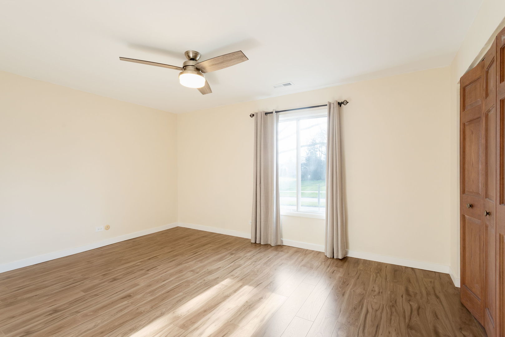 1756 Plymouth Court #B, Wheaton, IL 60189