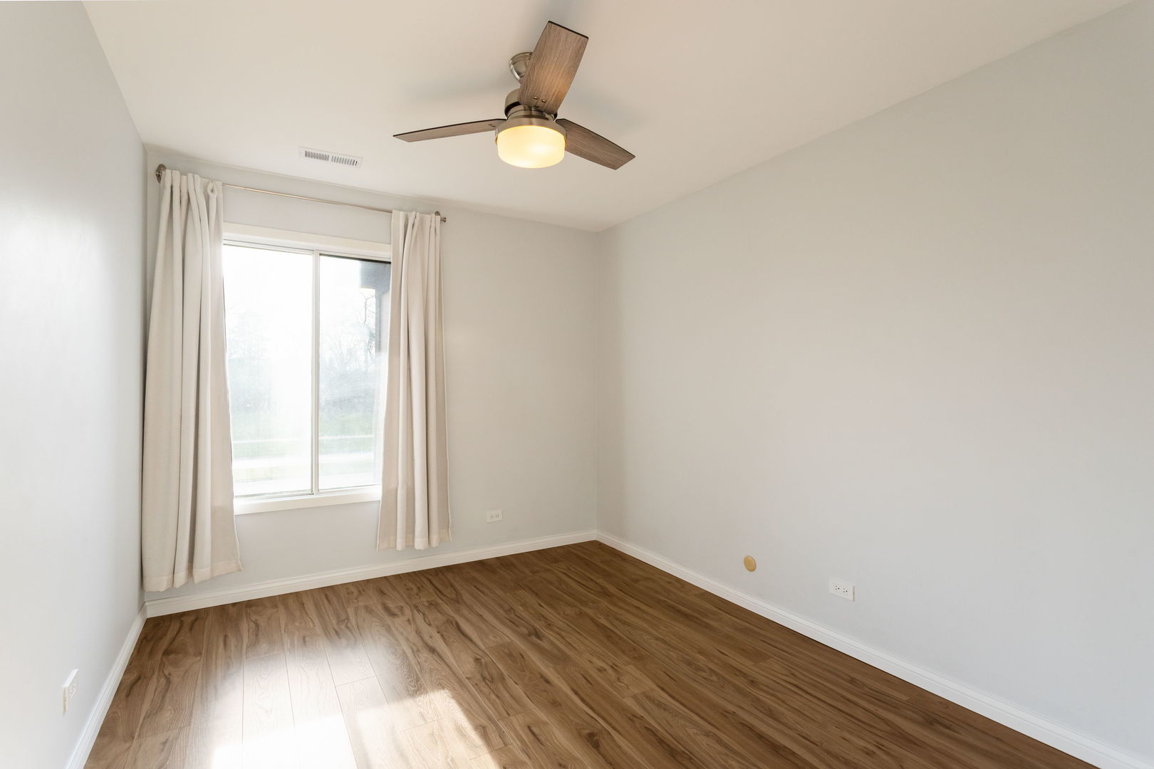 1756 Plymouth Court #B, Wheaton, IL 60189